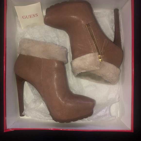 Guess booties with lookalike fur - Picture 5 of 8